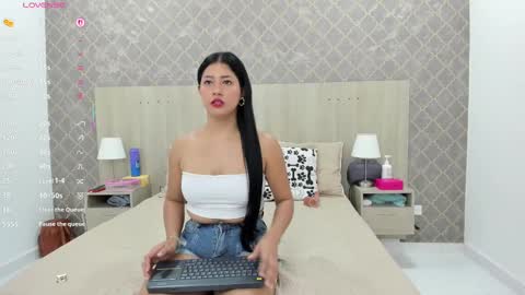 Snapshot of martina_ayala chatting on 09-15-25, 11:21 Martina online show from 09-15-25, 11:21