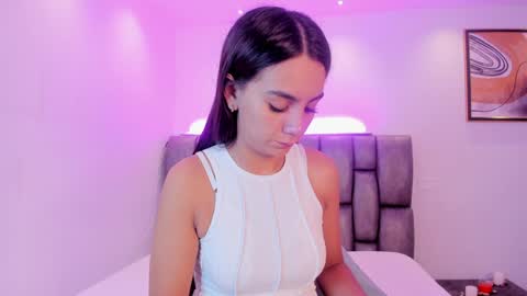 Snapshot of martina_mancinii chatting on 01-22-25, 11:34 Martina online show from 01-22-25, 11:34