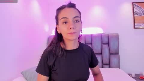 Snapshot of martina_mancinii chatting on 02-18-25, 06:26 Martina online show from 02-18-25, 06:26