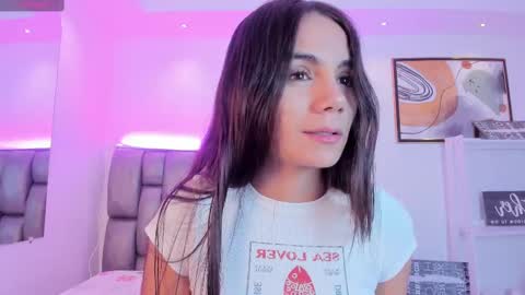 Snapshot of martina_mancinii chatting on 09-17-25, 12:18 Martina online show from 09-17-25, 12:18