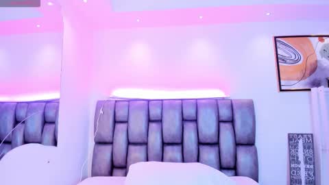 Snapshot of martina_mancinii chatting on 10-17-25, 01:14 Martina online show from 10-17-25, 01:14