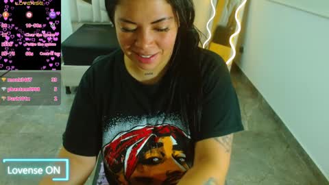 Snapshot of martina_tay chatting on 01-25-25, 08:10 Hey im martina online show from 01-25-25, 08:10