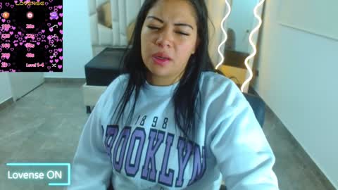 Snapshot of martina_tay chatting on 02-04-25, 12:51 Hey im martina online show from 02-04-25, 12:51