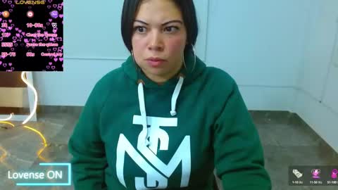 Snapshot of martina_tay chatting on 03-08-25, 03:28 Hey im martina online show from 03-08-25, 03:28