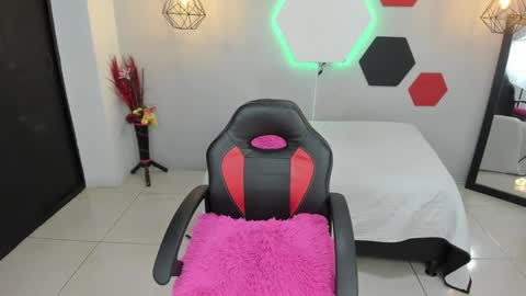 Martina online show from 02-15-25, 07:27