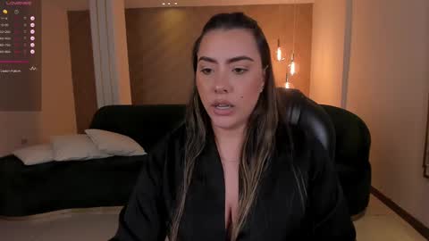 Snapshot of martinnabonnet chatting on 02-18-25, 02:06 Martinna Bonnet online show from 02-18-25, 02:06