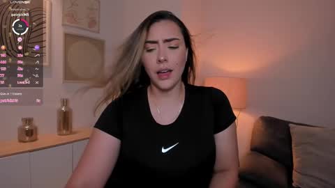 Snapshot of martinnabonnet chatting on 02-19-25, 05:38 Martinna Bonnet online show from 02-19-25, 05:38