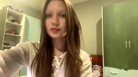 Snapshot of martinwion chatting on 09-26-25, 08:35 Emily online show from 09-26-25, 08:35