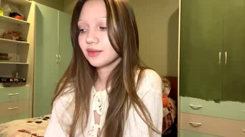 Snapshot of martinwion chatting on 09-27-25, 08:25 Emily online show from 09-27-25, 08:25