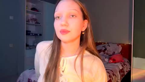 Snapshot of martinwion chatting on 09-28-25, 08:14 Emily online show from 09-28-25, 08:14