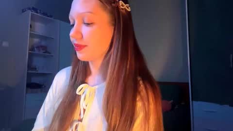 Snapshot of martinwion chatting on 10-12-25, 07:57 Emily online show from 10-12-25, 07:57