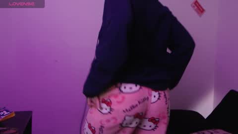 Snapshot of mary_janness chatting on 10-24-25, 07:54 100 online show from 10-24-25, 07:54