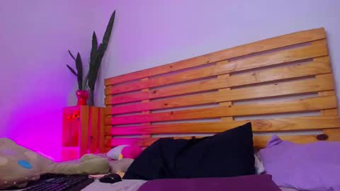Snapshot of mary_magic chatting on 03-08-25, 10:00 mary_magic online show from 03-08-25, 10:00
