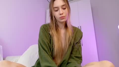 Snapshot of mary_shiota chatting on 06-08-26, 09:31 HelIo Everyone Im MaryWelcome to my room and lets have a good time together with me online show from 06-08-26, 09:31