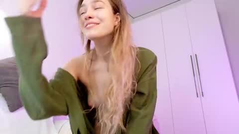 Snapshot of mary_shiota chatting on 06-13-26, 09:07 HelIo Everyone Im MaryWelcome to my room and lets have a good time together with me online show from 06-13-26, 09:07