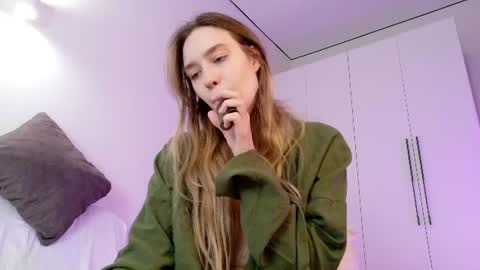 Snapshot of mary_shiota chatting on 06-18-26, 08:02 HelIo Everyone Im MaryWelcome to my room and lets have a good time together with me online show from 06-18-26, 08:02