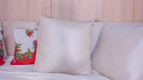 Snapshot of maryevans_ chatting on 12-21-24, 03:42 online show from 12-21-24, 03:42