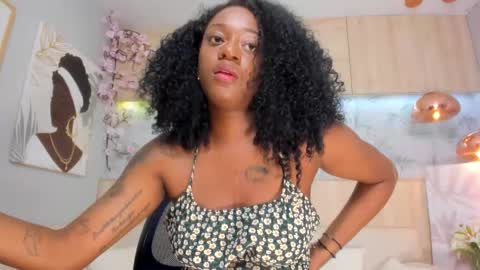Snapshot of maryevans_ chatting on 09-15-25, 12:27 online show from 09-15-25, 12:27