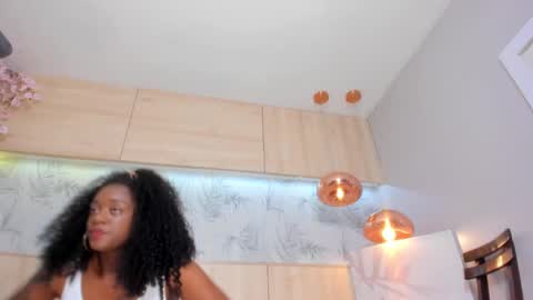 Snapshot of maryevans_ chatting on 09-23-25, 11:46 online show from 09-23-25, 11:46