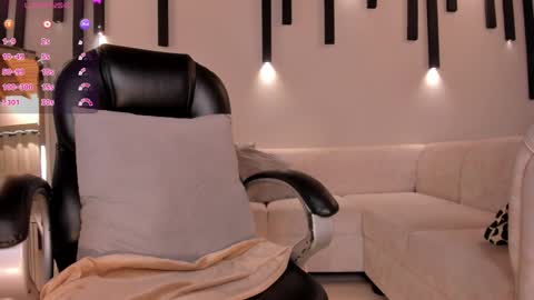 Snapshot of marylewis_ chatting on 01-21-25, 06:23 Mary online show from 01-21-25, 06:23