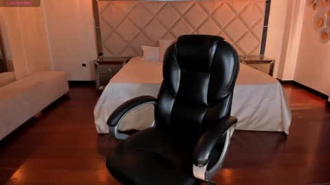 Snapshot of marylewis_ chatting on 01-24-25, 11:59 Mary online show from 01-24-25, 11:59