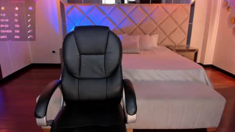 Snapshot of marylewis_ chatting on 01-27-25, 11:32 Mary online show from 01-27-25, 11:32