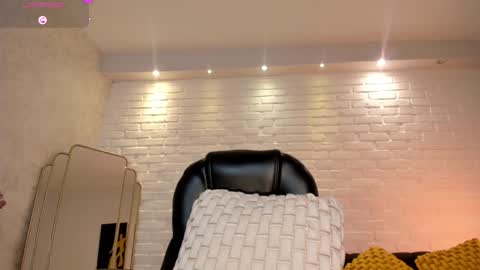 Snapshot of marylewis_ chatting on 02-07-25, 06:02 Mary online show from 02-07-25, 06:02