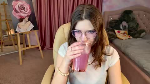 Snapshot of marymoorre chatting on 11-23-25, 08:19 Mary online show from 11-23-25, 08:19