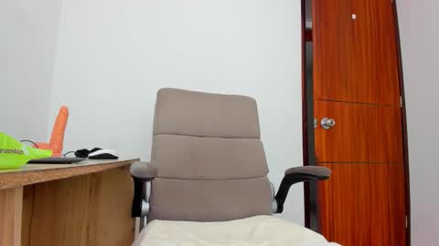 Snapshot of marysuz chatting on 12-01-25, 03:17 3 online show from 12-01-25, 03:17