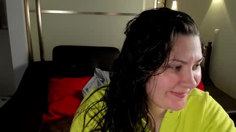 Snapshot of maryswon chatting on 12-31-24, 12:04 Mary online show from 12-31-24, 12:04