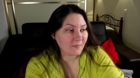 Snapshot of maryswon chatting on 12-31-24, 03:09 Mary online show from 12-31-24, 03:09