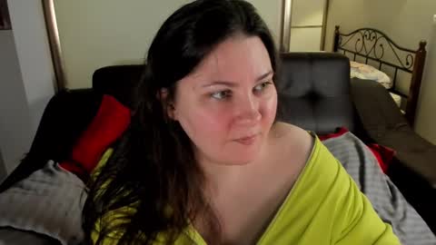 Snapshot of maryswon chatting on 03-11-25, 04:43 Mary online show from 03-11-25, 04:43