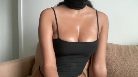 Snapshot of maskedkitten220 chatting on 06-15-26, 07:27 Sexykitten220 online show from 06-15-26, 07:27