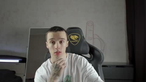 Snapshot of mason_warhol chatting on 01-09-25, 02:40 Mason online show from 01-09-25, 02:40