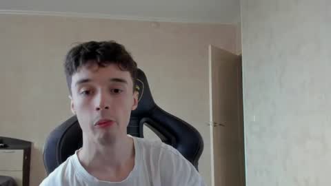 Snapshot of mason_warhol chatting on 06-18-26, 03:05 Mason online show from 06-18-26, 03:05