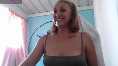 Snapshot of massielferretis chatting on 09-22-25, 07:49 massiel ferreti online show from 09-22-25, 07:49