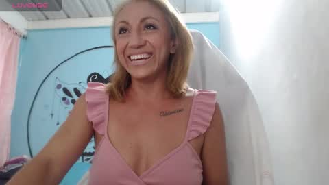 Snapshot of massielferretis chatting on 10-13-25, 09:37 massiel ferreti online show from 10-13-25, 09:37