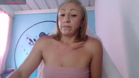 Snapshot of massielferretis chatting on 10-17-25, 10:12 massiel ferreti online show from 10-17-25, 10:12