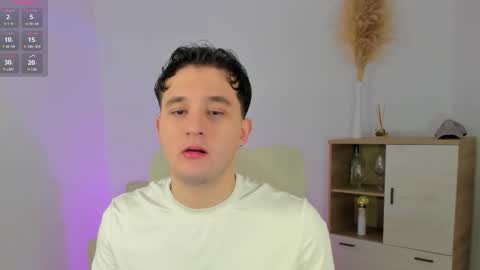 Snapshot of massimo_fiore chatting on 02-08-26, 11:08 Massimo online show from 02-08-26, 11:08