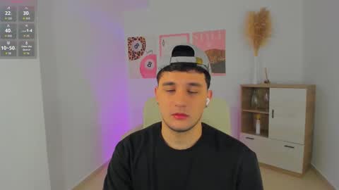 Snapshot of massimo_fiore chatting on 02-13-26, 09:44 Massimo online show from 02-13-26, 09:44