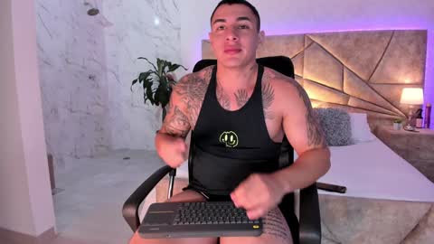 Snapshot of massimocontie_ chatting on 12-07-24, 02:02 Massimo Contie online show from 12-07-24, 02:02