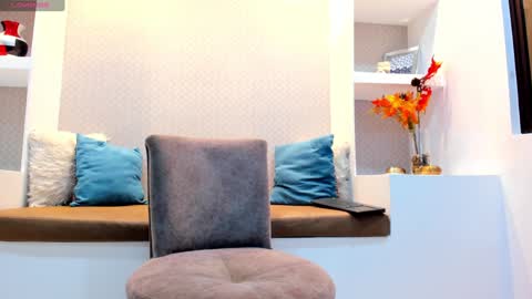 Snapshot of massimocontie_ chatting on 12-14-24, 01:05 Massimo Contie online show from 12-14-24, 01:05
