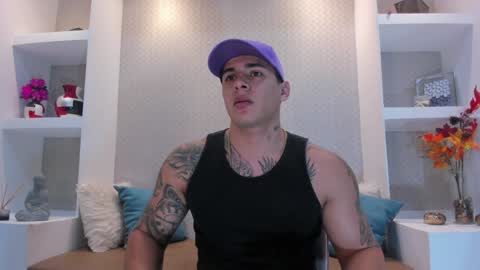 Snapshot of massimocontie_ chatting on 12-17-24, 12:00 Massimo Contie online show from 12-17-24, 12:00