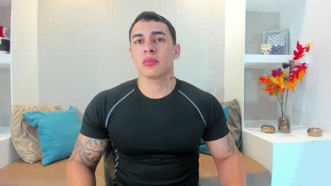 Snapshot of massimocontie_ chatting on 01-11-25, 12:40 Massimo Contie online show from 01-11-25, 12:40