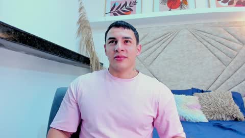 Snapshot of massimocontie_ chatting on 01-12-25, 01:05 Massimo Contie online show from 01-12-25, 01:05