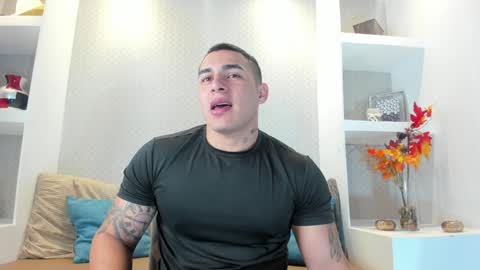 Snapshot of massimocontie_ chatting on 01-18-25, 12:36 Massimo Contie online show from 01-18-25, 12:36