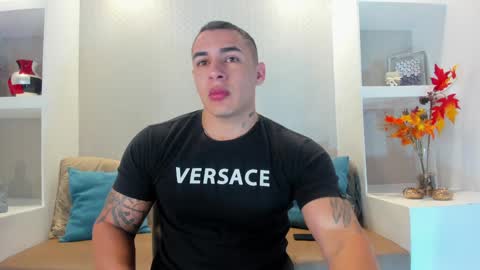 Snapshot of massimocontie_ chatting on 01-24-25, 11:59 Massimo Contie online show from 01-24-25, 11:59
