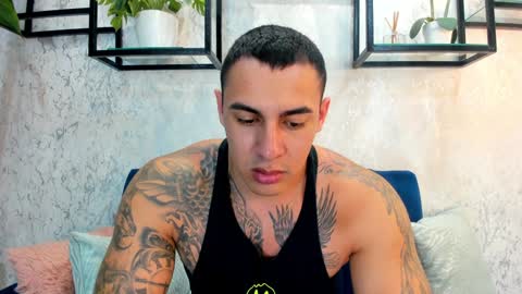 Snapshot of massimocontie_ chatting on 01-29-25, 04:08 Massimo Contie online show from 01-29-25, 04:08