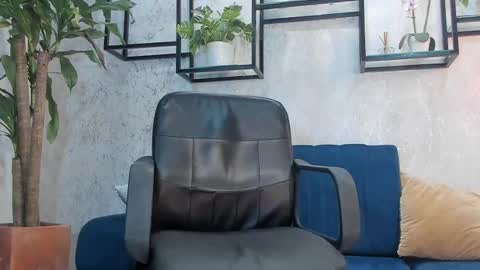 Snapshot of massimocontie_ chatting on 02-15-25, 02:22 Massimo Contie online show from 02-15-25, 02:22