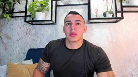 Snapshot of massimocontie_ chatting on 03-01-25, 02:02 Massimo Contie online show from 03-01-25, 02:02